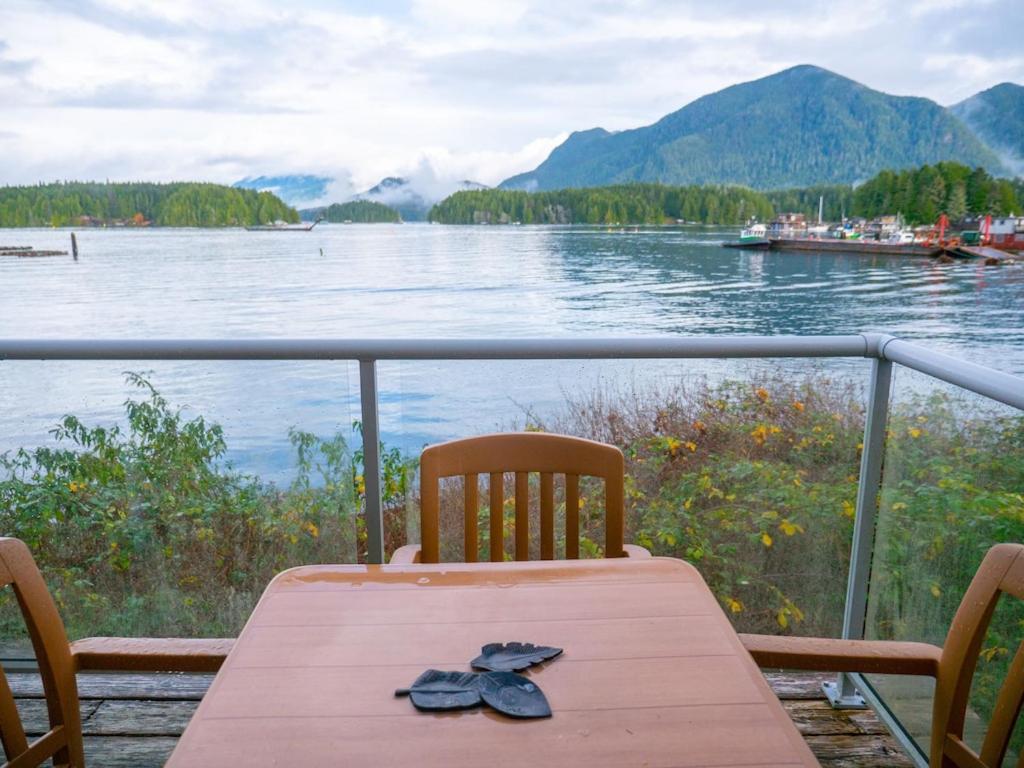 Waterfront View Of The Inlet, Short Walk To Town Apartamento Tofino Exterior foto