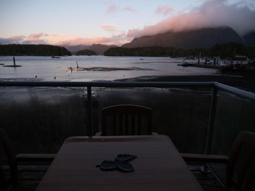 Waterfront View Of The Inlet, Short Walk To Town Apartamento Tofino Exterior foto