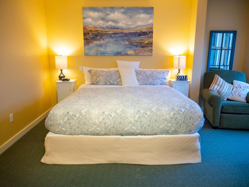 Waterfront View Of The Inlet, Short Walk To Town Apartamento Tofino Exterior foto