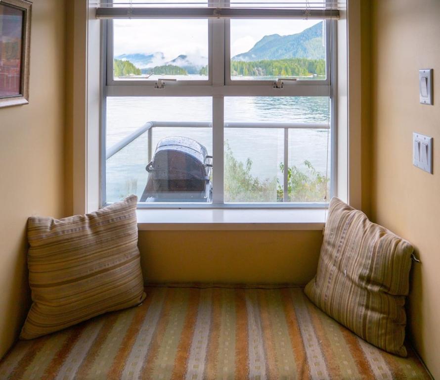 Waterfront View Of The Inlet, Short Walk To Town Apartamento Tofino Exterior foto